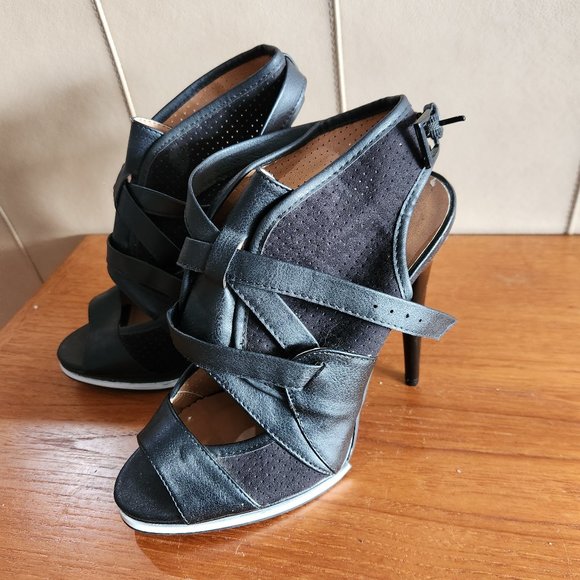 Women's black heels, size 8.5, EUC - Picture 1 of 4